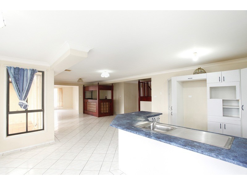 27 Hilton Crescent, Casula NSW 2170