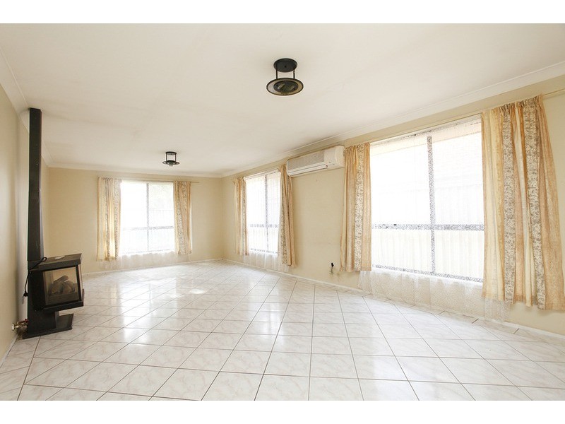 27 Hilton Crescent, Casula NSW 2170