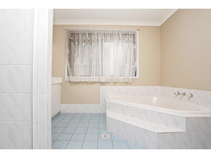 27 Hilton Crescent, Casula NSW 2170