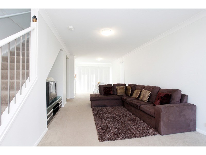 15 Grenada Road, Glenfield NSW 2167