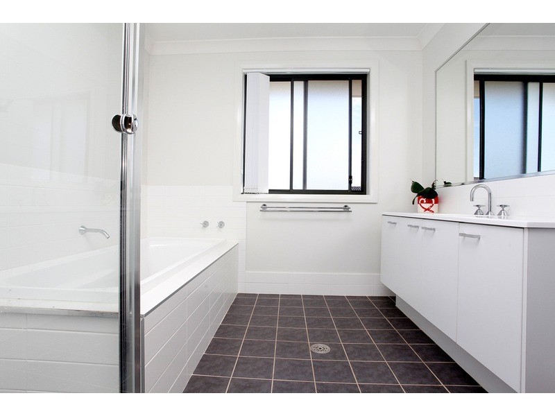 15 Grenada Road, Glenfield NSW 2167