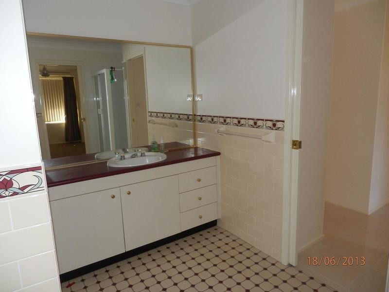 10 Clarendon Court, Wattle Grove NSW 2173