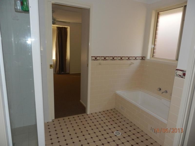 10 Clarendon Court, Wattle Grove NSW 2173