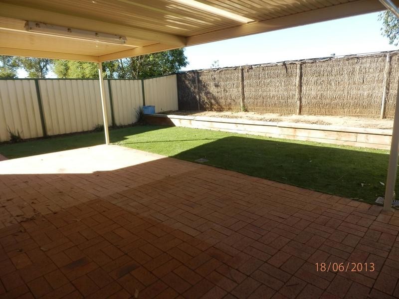 10 Clarendon Court, Wattle Grove NSW 2173