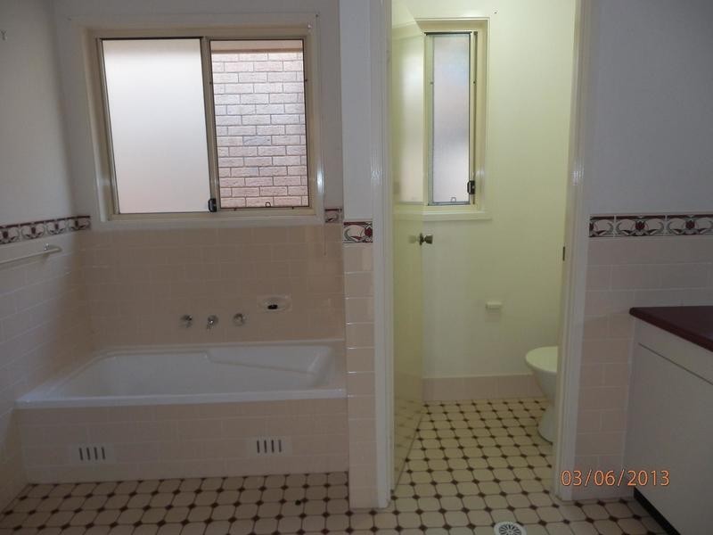 10 Clarendon Court, Wattle Grove NSW 2173