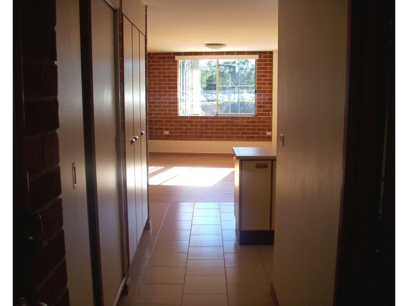 2/72 Railway Parade, Glenfield NSW 2167