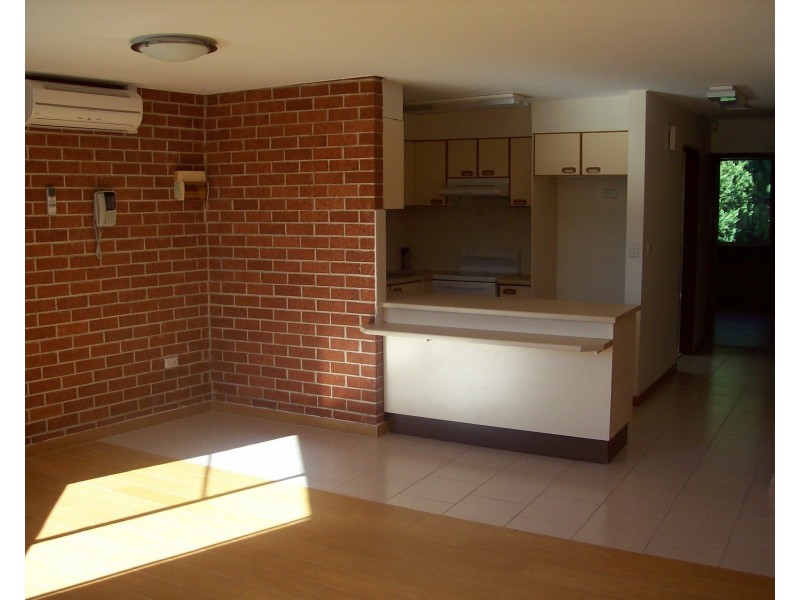 2/72 Railway Parade, Glenfield NSW 2167