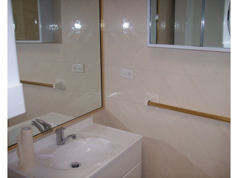 2/72 Railway Parade, Glenfield NSW 2167