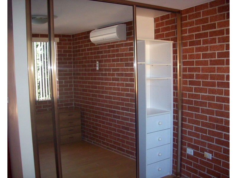 2/72 Railway Parade, Glenfield NSW 2167