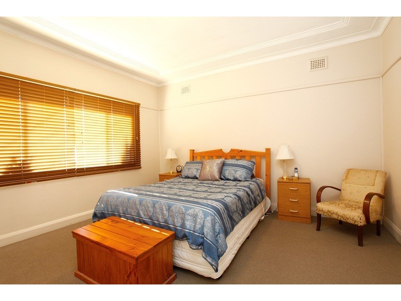 40 Canberra Avenue, Casula NSW 2170