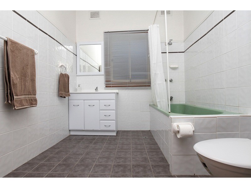 40 Canberra Avenue, Casula NSW 2170