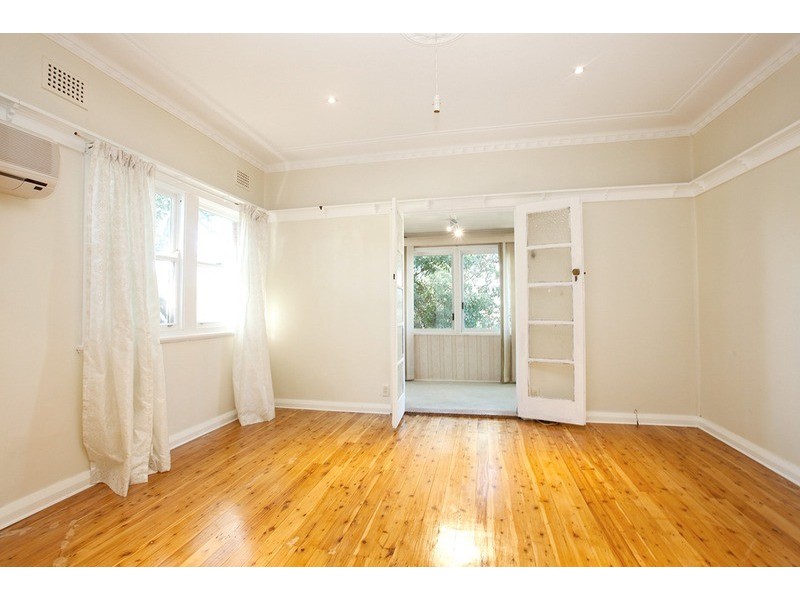 18 Dunmore Crescent, Casula NSW 2170
