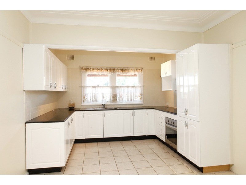 18 Dunmore Crescent, Casula NSW 2170