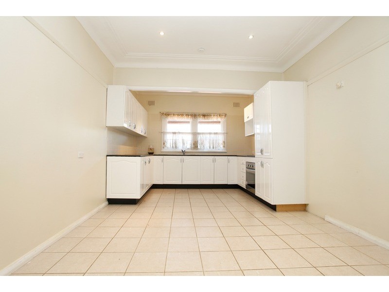 18 Dunmore Crescent, Casula NSW 2170