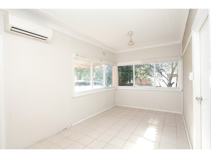 18 Dunmore Crescent, Casula NSW 2170