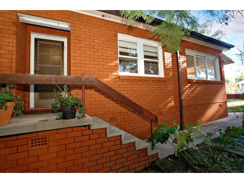 18 Dunmore Crescent, Casula NSW 2170