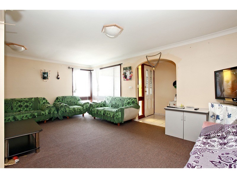 1 Simone  Crescent, Casula NSW 2170