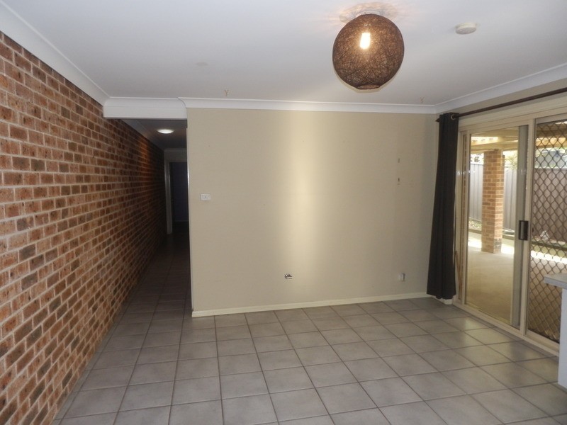 2/8 Doncaster Avenue, Casula NSW 2170