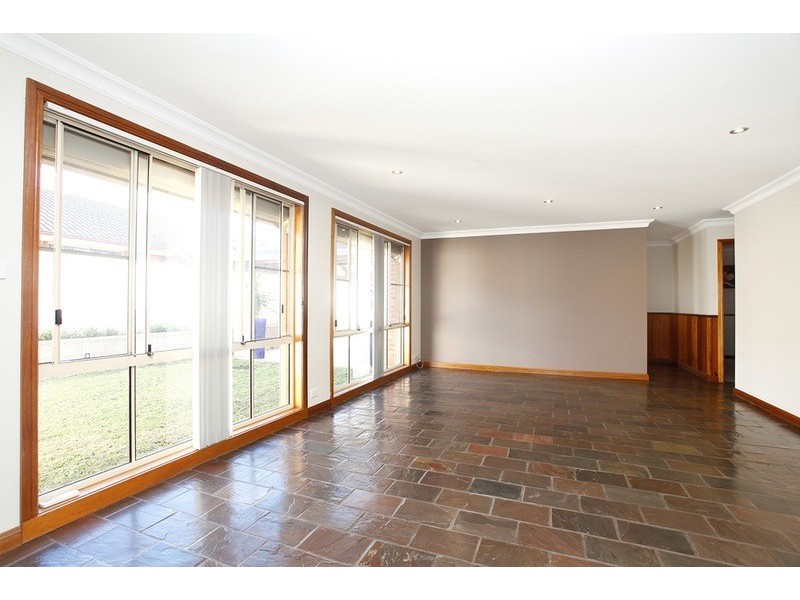 15 Tamworth Crescent, Hoxton Park NSW 2171