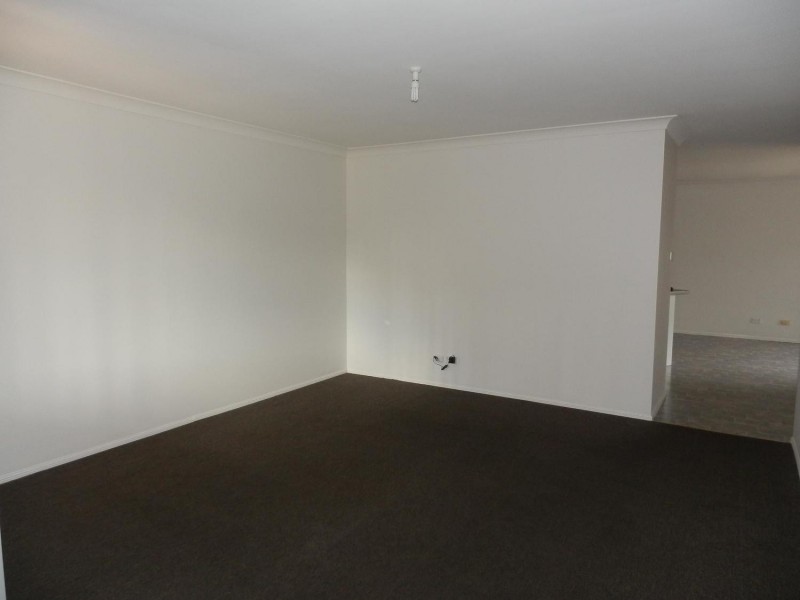 2/115 Saywell Road, Macquarie Fields NSW 2564