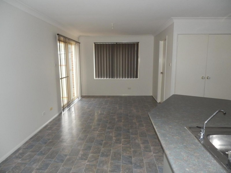 2/115 Saywell Road, Macquarie Fields NSW 2564