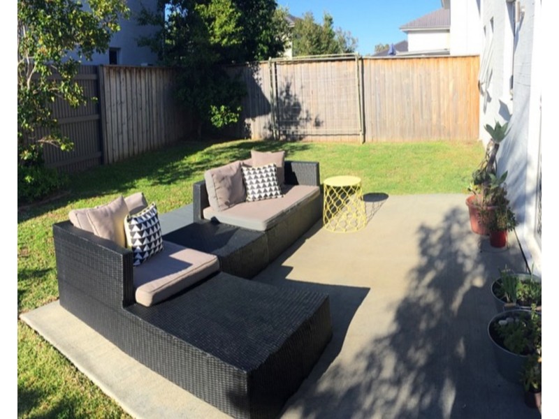 33 Atlantic Boulevard, Glenfield NSW 2167