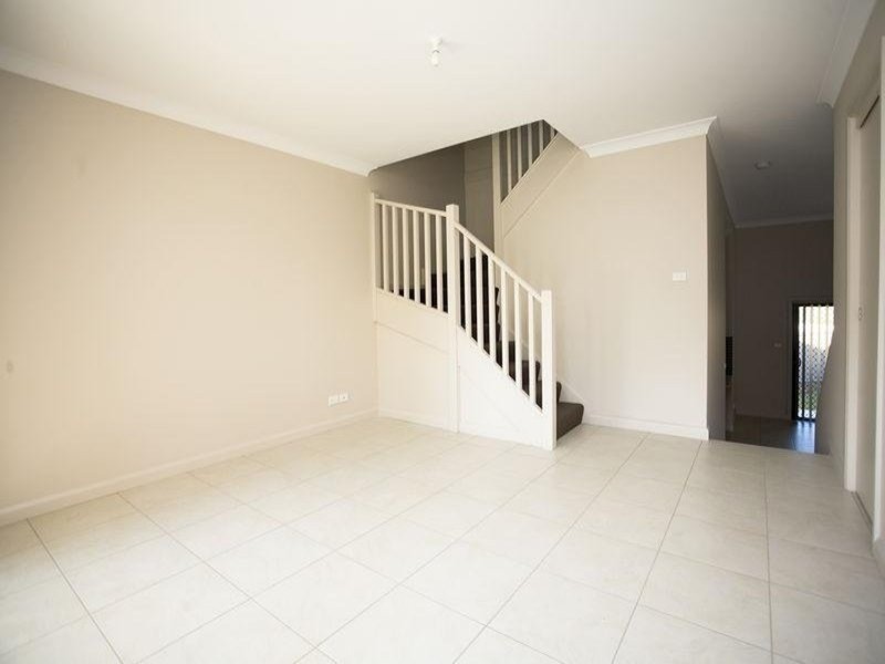 2/6-10 Kendall Drive, Casula NSW 2170