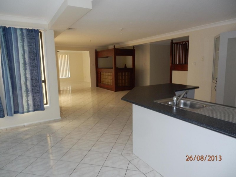 27 Hilton Crescent, Casula NSW 2170