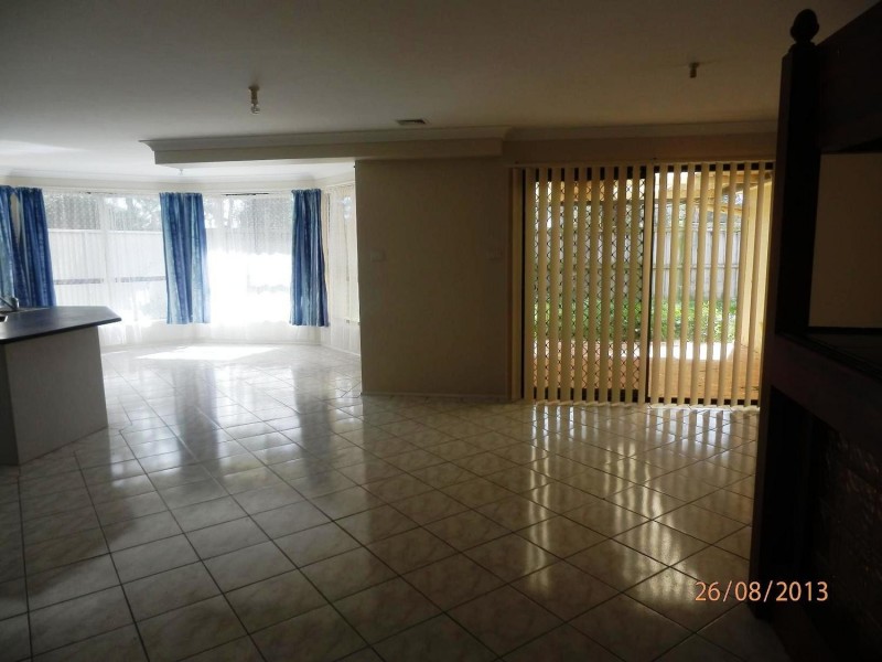 27 Hilton Crescent, Casula NSW 2170