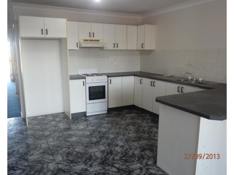 2/64 Kendall Drive, Casula NSW 2170