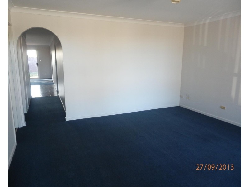 2/64 Kendall Drive, Casula NSW 2170