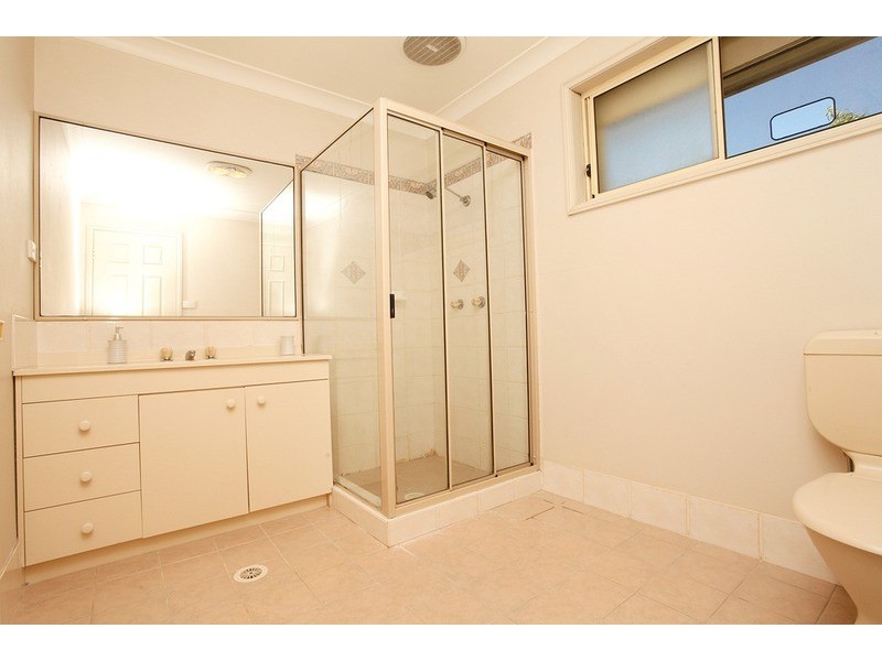 15 Clune Close, Casula NSW 2170