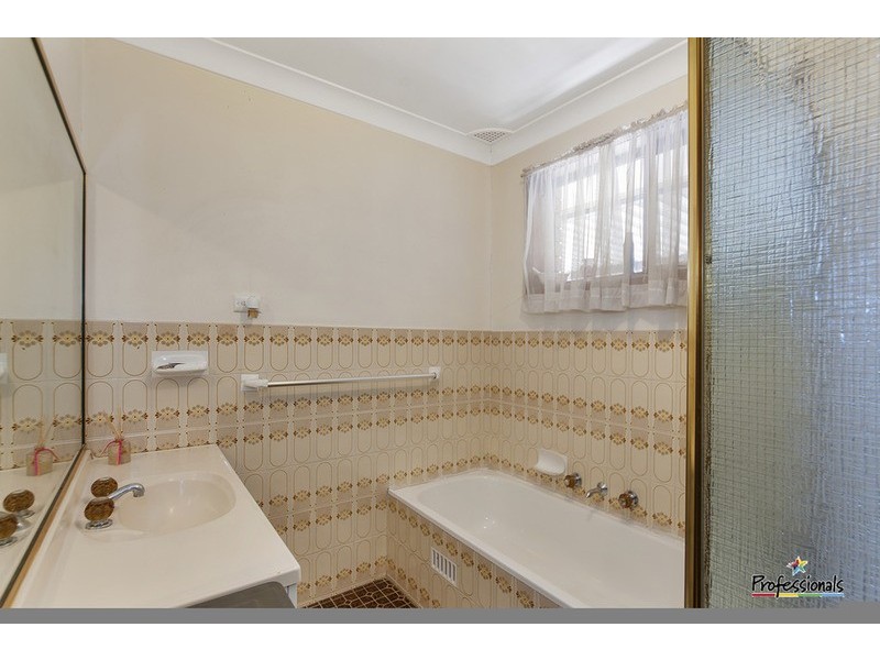 17 Grose Avenue, Lurnea NSW 2170