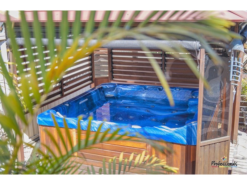 42 Canberra  Avenue, Casula NSW 2170