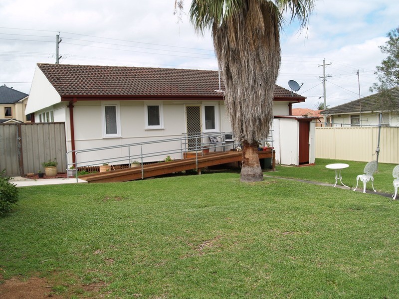 17  Fitzpatrick  Crescent, Casula NSW 2170