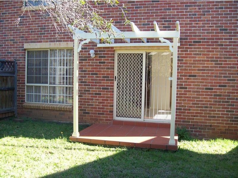 2B Hardy Place, Casula NSW 2170