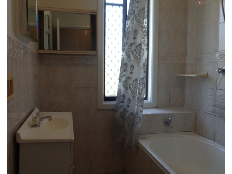 16 Humphreys Avenue, Casula NSW 2170