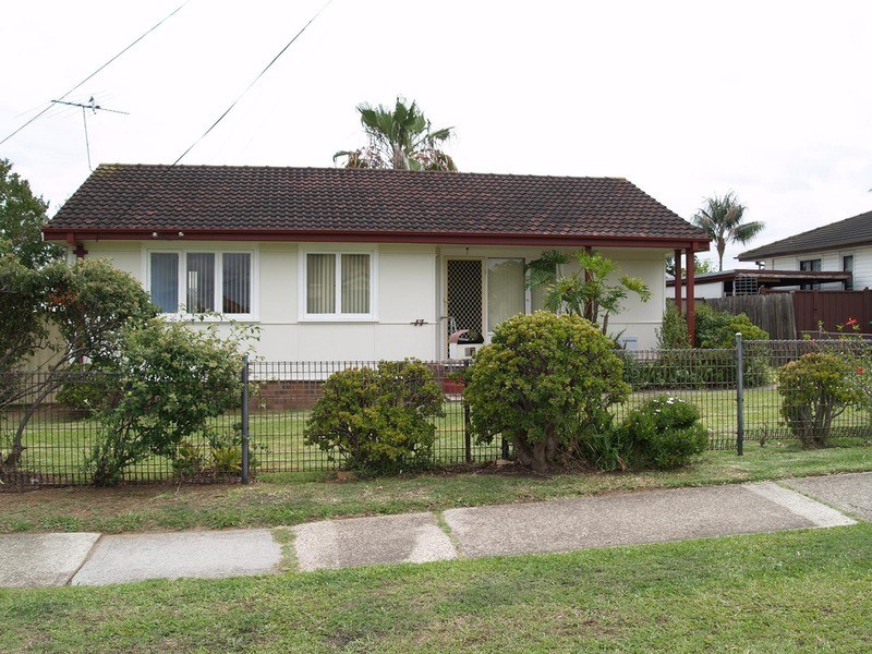 17 Fitzpatrick Crescent, Casula NSW 2170