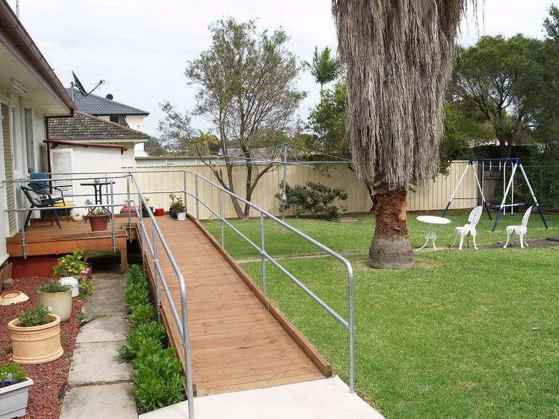 17 Fitzpatrick Crescent, Casula NSW 2170