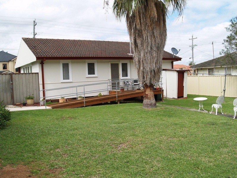 17 Fitzpatrick Crescent, Casula NSW 2170