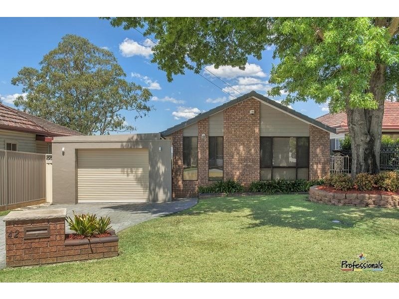42 Canberra Avenue, Casula NSW 2170