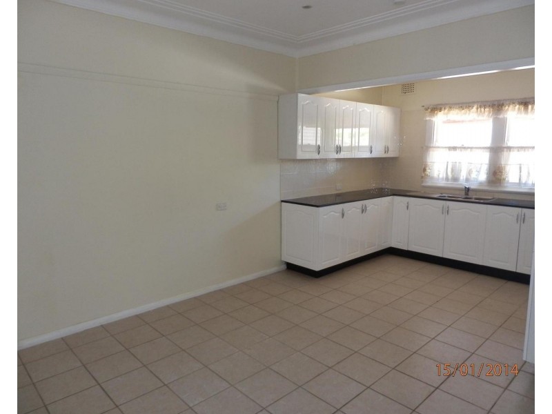18 Dunmore Avenue, Casula NSW 2170