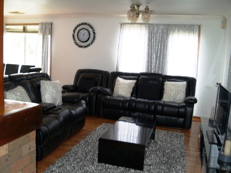 33 Grevillea Crescent, Prestons NSW 2170