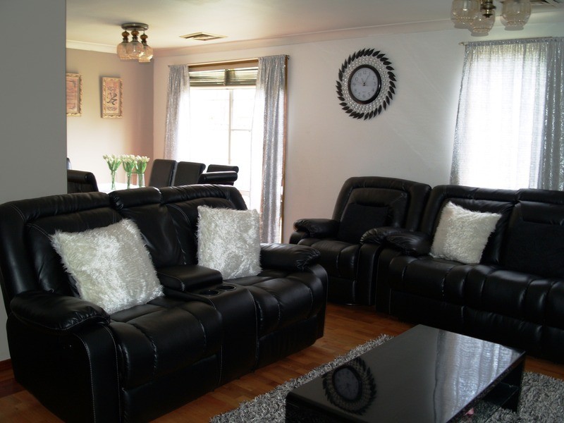 33 Grevillea Crescent, Prestons NSW 2170