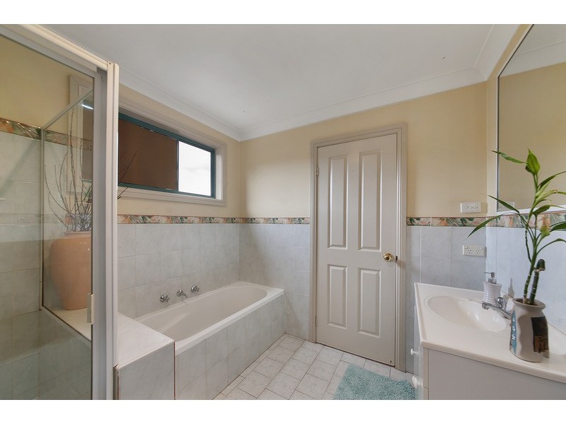 2/15 Keneally Way, Casula NSW 2170