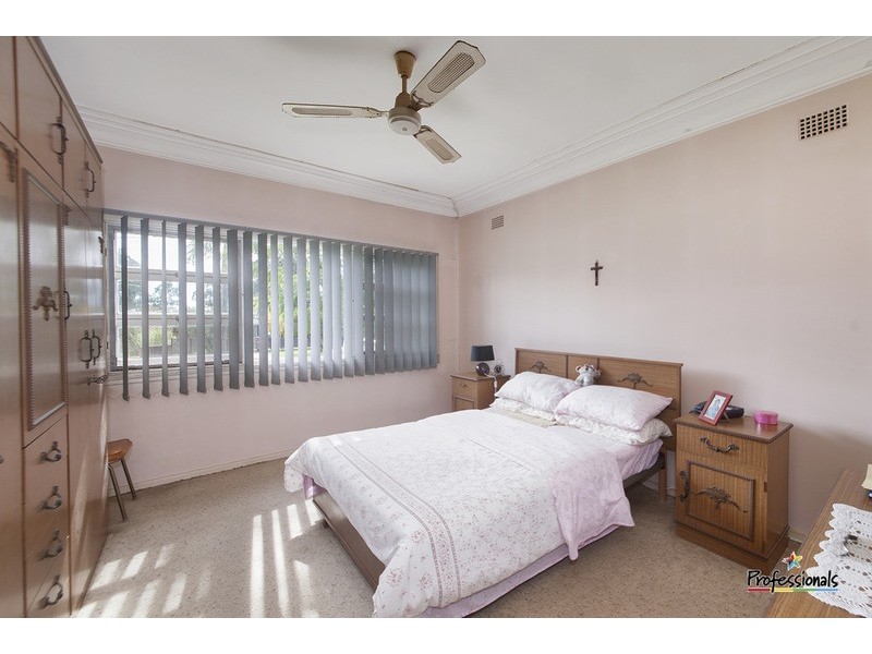 42 Holland  Crescent, Casula NSW 2170