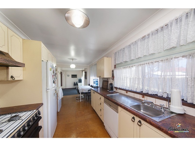 6 Robinson Close, Lurnea NSW 2170