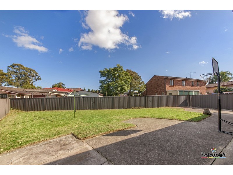 6 Robinson Close, Lurnea NSW 2170