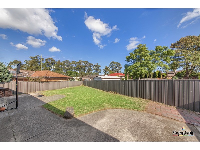 6 Robinson Close, Lurnea NSW 2170