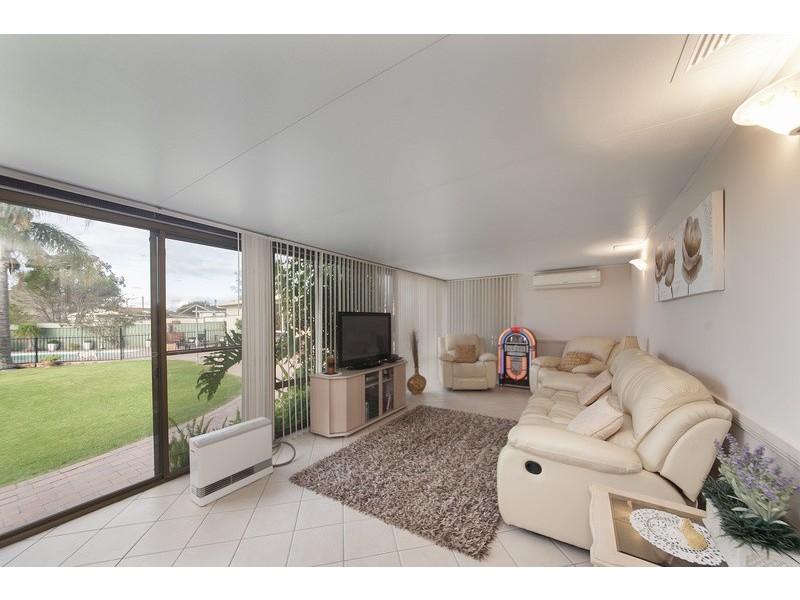 9 Simpson Avenue, Casula NSW 2170